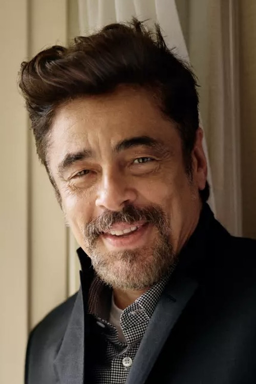 Benicio del Toro jako Sensei Sergio St. Carlos w obsadzie Jedna bitwa po drugiej