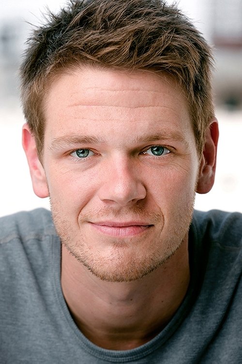 Jon Beavers jako 1776 James w obsadzie Jedna bitwa po drugiej