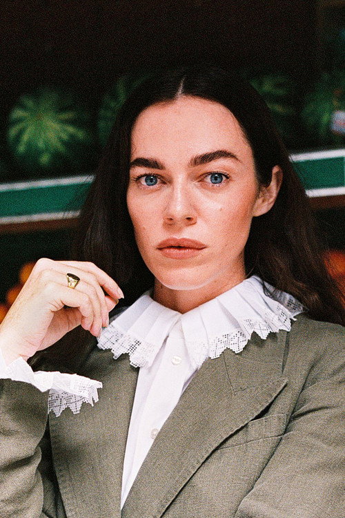 Hailey Benton Gates jako Trish w obsadzie Wielki Marty