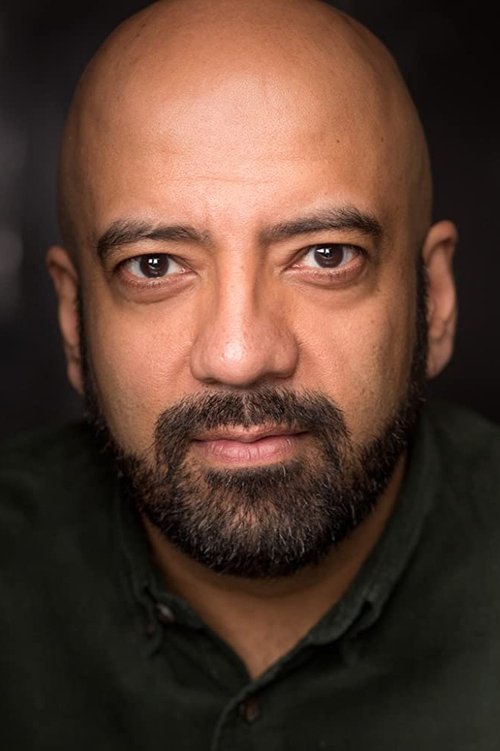 Podobny aktor do David Harbour: Aaron Neil