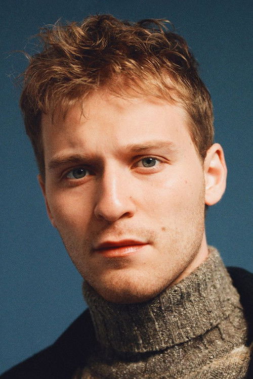 Fred Hechinger jako Troy w obsadzie Wielki Marty