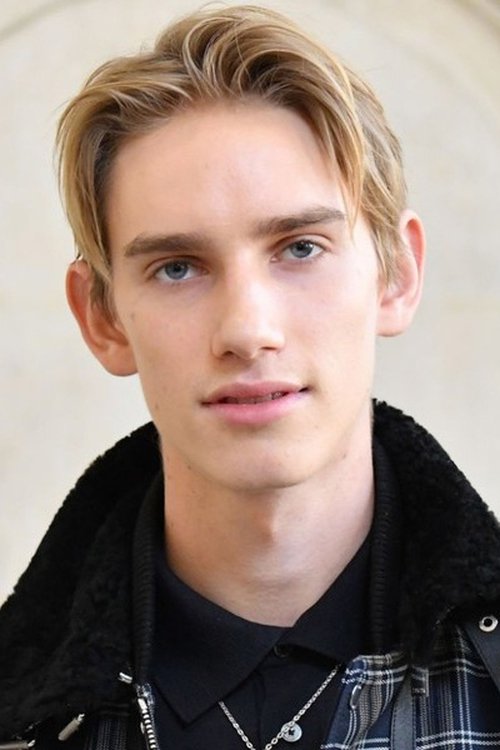 Levon Hawke jako Christian w obsadzie Wielki Marty