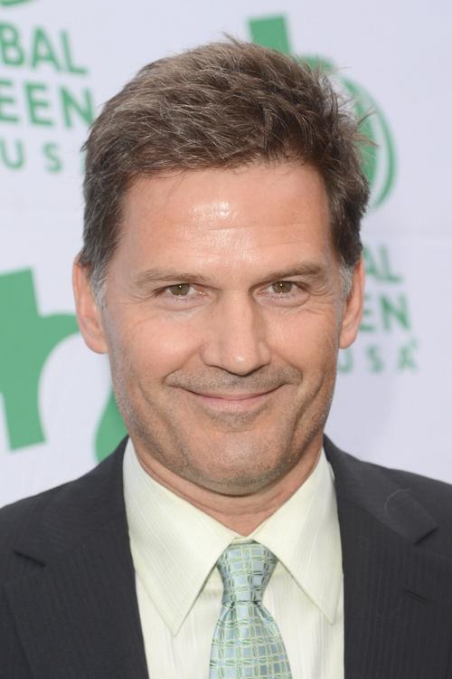 D.W. Moffett jako Bill Desmond w obsadzie Jedna bitwa po drugiej